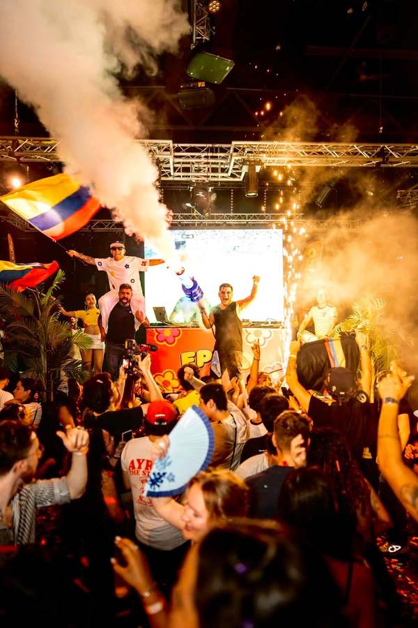 Colombian flag waved above the crowd as the CO2 smoke cannons fire on stage